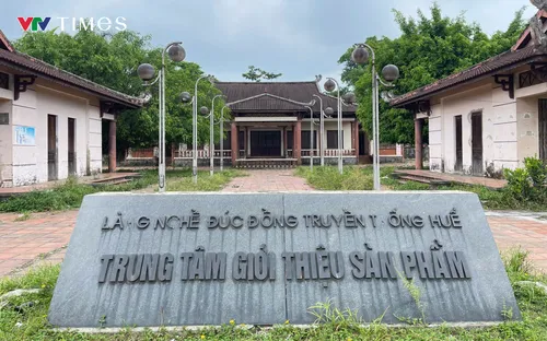 Nơi quảng bá nghề trở thành điểm tập kết rác