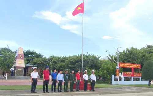 Chào cờ ở Trường Sa