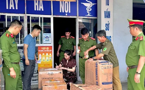 Quảng Bình 'siết chặt vòng vây' với gian lận thương mại, buôn lậu, hàng giả