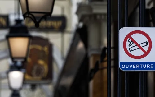 Pháp cấm thuốc lá ở hầu hết khu vực công cộng