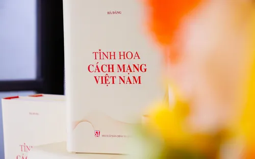 Ra mắt cuốn sách "Tinh hoa cách mạng Việt Nam" của nhà báo lão thành Hà Đăng