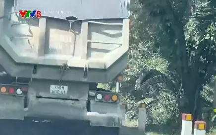 Xe trọng tải lớn hoành hành trong nội thị ở Huế