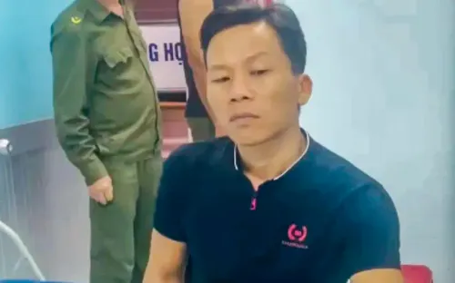 Bị từ chối đi nhà nghỉ, người đàn ông vác dao đòi giết bạn gái