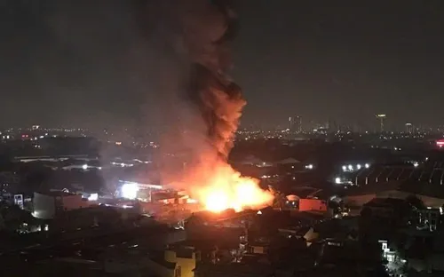 Cháy dữ dội nhà hàng hải sản ở Bình Dương, nhân viên và khách hàng hoảng loạn tháo chạy