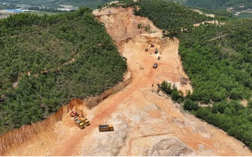 Bình Định: Khai thác đất "lậu" diễn ra công khai tại khu vực mỏ QN03