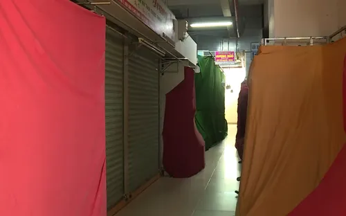 Phố kinh doanh đóng cửa hàng loạt