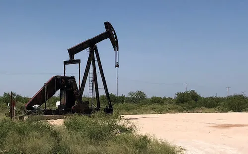 Giá dầu tăng vọt hơn 4% trước lo ngại căng thẳng Mỹ - Iran leo thang