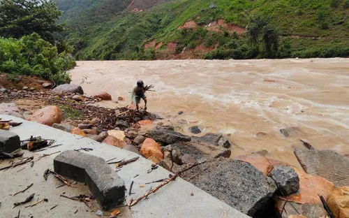 Đà Nẵng: Nhiều điểm tại xã Hòa Bắc (huyện Hòa Vang) bị chia cắt