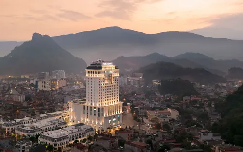 Cực Bắc Tổ quốc - Hà Giang có khách sạn 5 sao đầu tiên được trao chứng nhận