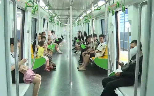 Mỗi ngày 65.000 người chọn tàu điện: Metro đang thay đổi thói quen đi lại