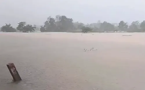 Video: Nước ngập trắng xóa 1 xã ở TP Huế