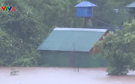 Lũ trái mùa gây ngập lụt nghiêm trọng tại Quảng Trị