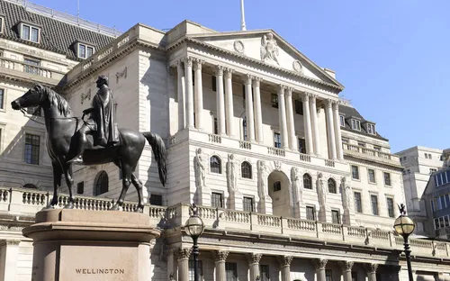 Ngân hàng Trung ương Anh giữ lãi suất ở mức 4,25% trong bối cảnh nguy cơ lạm phát quay trở lại