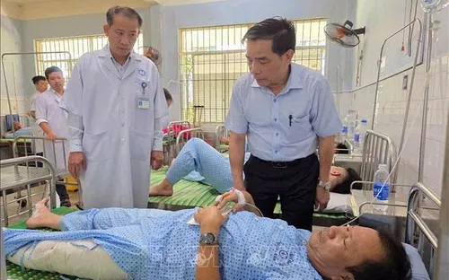 Thăm hỏi, động viên nạn nhân vụ tai nạn giao thông nghiêm trọng tại Quảng Nam