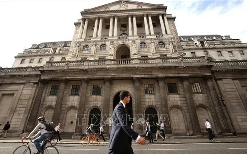 Ngân hàng Trung ương Anh giữ nguyên lãi suất, Thụy Sĩ bất ngờ giảm về 0% trước lo ngại suy thoái toàn cầu