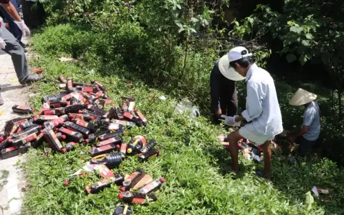 Hàng nghìn chai nước mắm bị vứt bỏ: Triệu tập 2 người lên làm việc