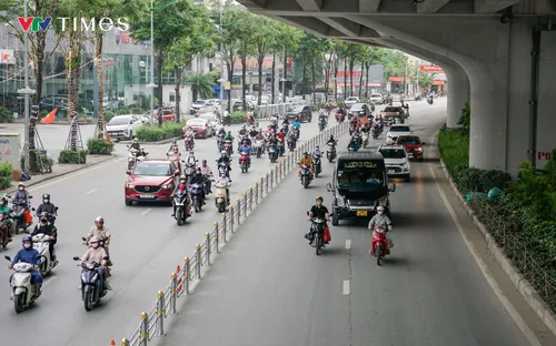 Giao thông trên đường Võ Chí Công và Phạm Văn Đồng ra sao sau khi lắp phân cách cứng?