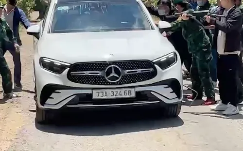 Dùng xe Mercedes vận chuyển ma túy, nữ chủ spa nổi tiếng ở Quảng Bình bị bắt giữ