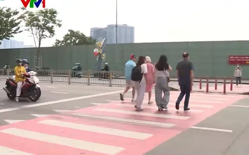 TP Hồ Chí minh thí điểm đèn cảnh báo vạch đi bộ: Người dân tự tin băng qua đường