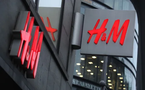 H&amp;M báo hiệu phục hồi mùa hè giữa sức ép cạnh tranh và nguy cơ tăng giá do thuế quan Mỹ