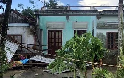 Lốc xoáy 10 phút làm tốc mái gần 30 nhà dân ở Quảng Nam