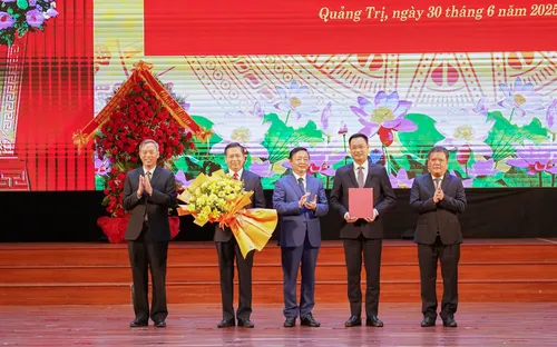 Quảng Trị công bố các Nghị quyết sáp nhập: Dấu mốc lịch sử, mở ra giai đoạn phát triển mới