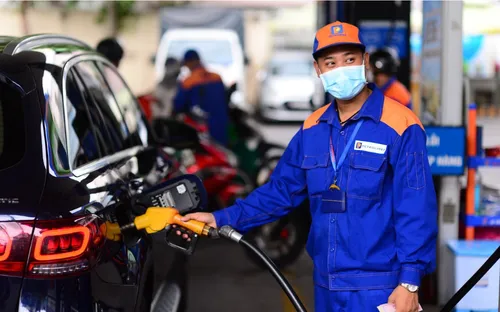 "Chiết khấu" trong kinh doanh xăng dầu: Cân bằng lợi nhuận và thị trường