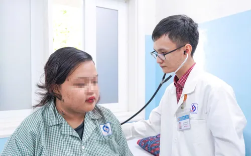 Nữ sinh viên béo phì nặng nguy kịch vì nhiễm trùng, được cứu sống nhờ ECMO