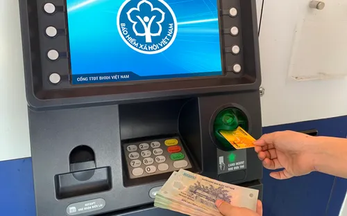 Nhận lương hưu, trợ cấp qua ATM có phải đóng thuế?