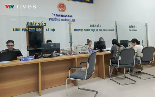 Hà Nội vận hành điểm hành chính công: Cán bộ tất bật phục vụ người dân, phần mềm còn trục trặc