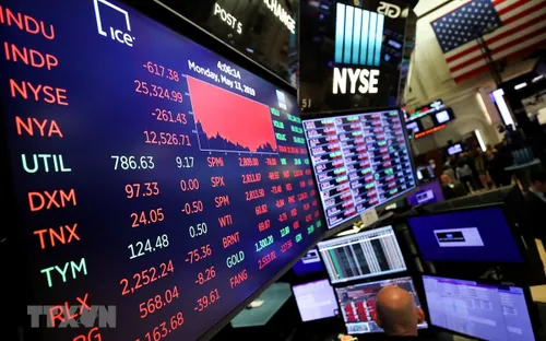 Chứng khoán châu Á hồi phục nhẹ giữa loạt thư áp thuế mới của Mỹ, đồng USD mạnh lên và giá dầu giảm