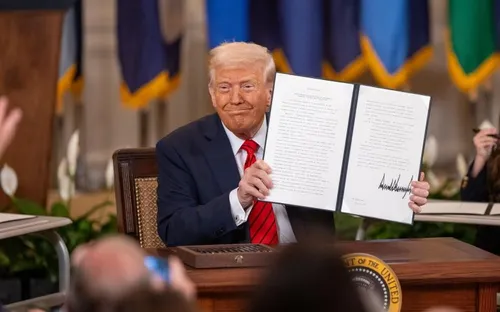 Căng thẳng thương mại leo thang, Mỹ đánh thuế 25% hàng Nhật và Hàn