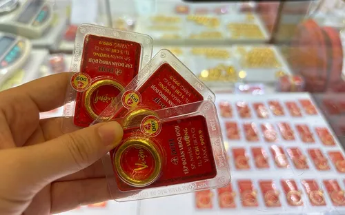 Giá vàng ngày 10/7: Vàng miếng và vàng nhẫn đồng loạt giảm mạnh, chênh lệch với thế giới nới rộng