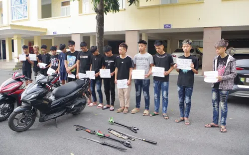 Bắt giữ nhóm thanh, thiếu niên cầm theo hung khí rượt đuổi nhau trên đường phố