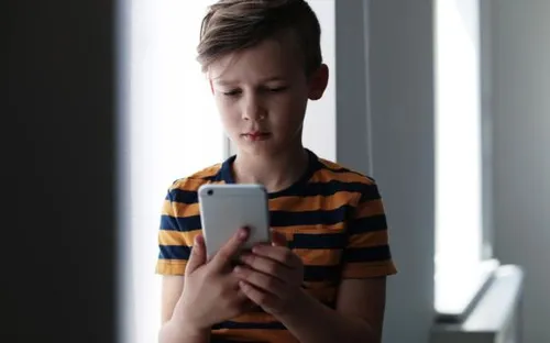 Thử nghiệm kiểm tra tuổi để bảo vệ trẻ em trên mạng