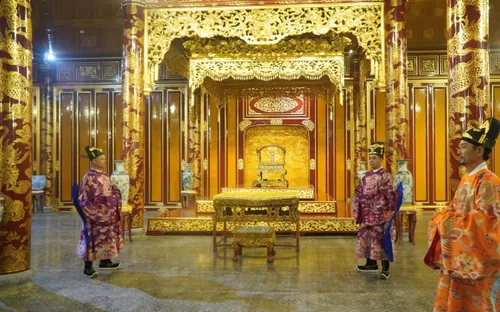 Phục chế bảo vật quốc gia Ngai vua triều Nguyễn