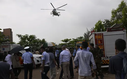 Máy bay quân sự rơi trúng trường học ở Bangladesh, ít nhất 19 người thiệt mạng