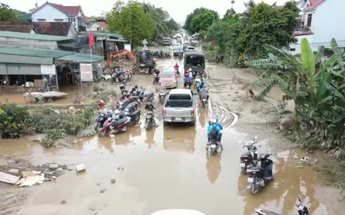 Quyết tâm thông tuyến Quốc lộ 7, khôi phục cuộc sống sau lũ