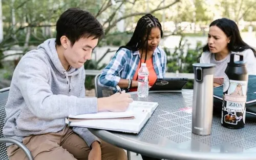 Nhật Bản nới lỏng quy định tuyển sinh đại học để thu hút sinh viên quốc tế