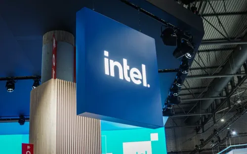 Intel lao dốc khiến các nhà đầu tư thêm bi quan