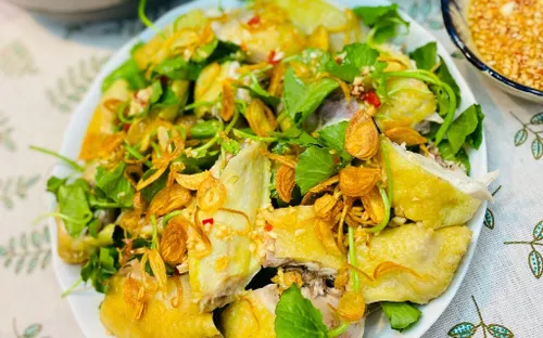 Giải nhiệt ngày Hè cùng món gỏi gà rau má