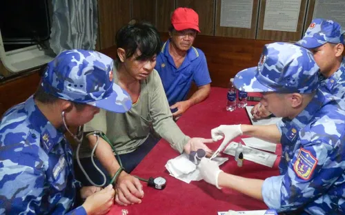 Cảnh sát biển 4 kịp thời hỗ trợ ngư dân gặp nạn trên biển