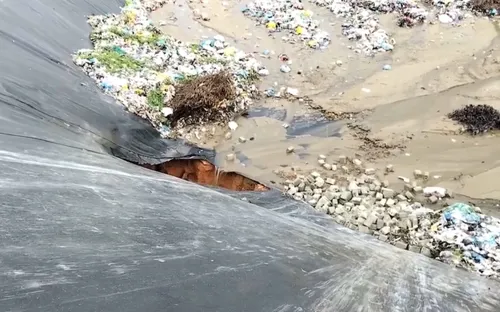 Nước thải Khu liên hiệp xử lý chất thải rắn Ngọc Hồi tràn ra môi trường