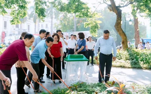 Hà Nội ra quân tổng vệ sinh môi trường tại 126 xã, phường