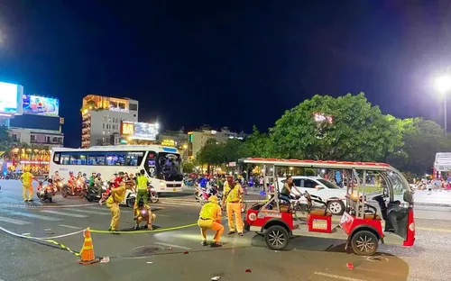 Xe điện du lịch tông 3 người thương vong ở Gia Lai