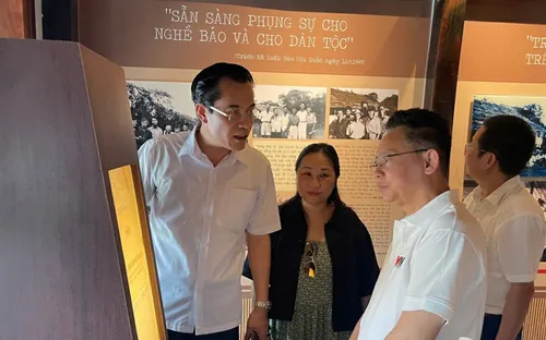 Đoàn công tác VTV8 về nguồn tại Di tích Trường dạy làm báo Huỳnh Thúc Kháng