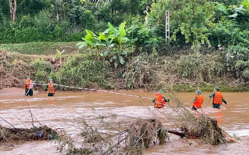 Bộ đội Biên phòng vượt mưa lũ, mở đường cứu dân ở vùng biên Sơn La