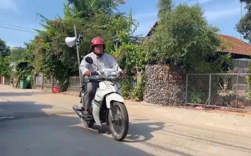 Tiếng loa chống dịch của người trưởng thôn tận tụy