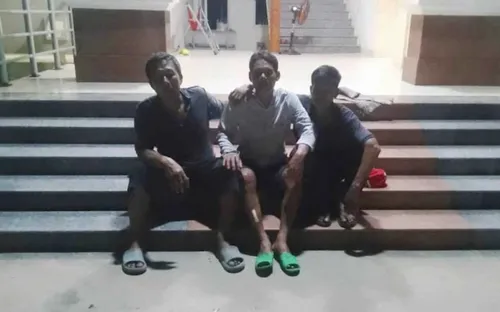 Cứu 3 ngư dân bị tàu lạ đâm chìm