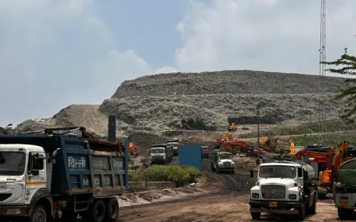 “Bom nhiệt” từ núi rác ở thủ đô New Delhi đe dọa mạng sống hàng nghìn người